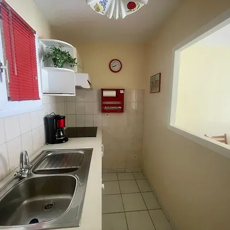 T2 Avec Garage, Balcon Sud, A 250m Et 350m Marche Arago - Fr-1-92-575 Apartment *